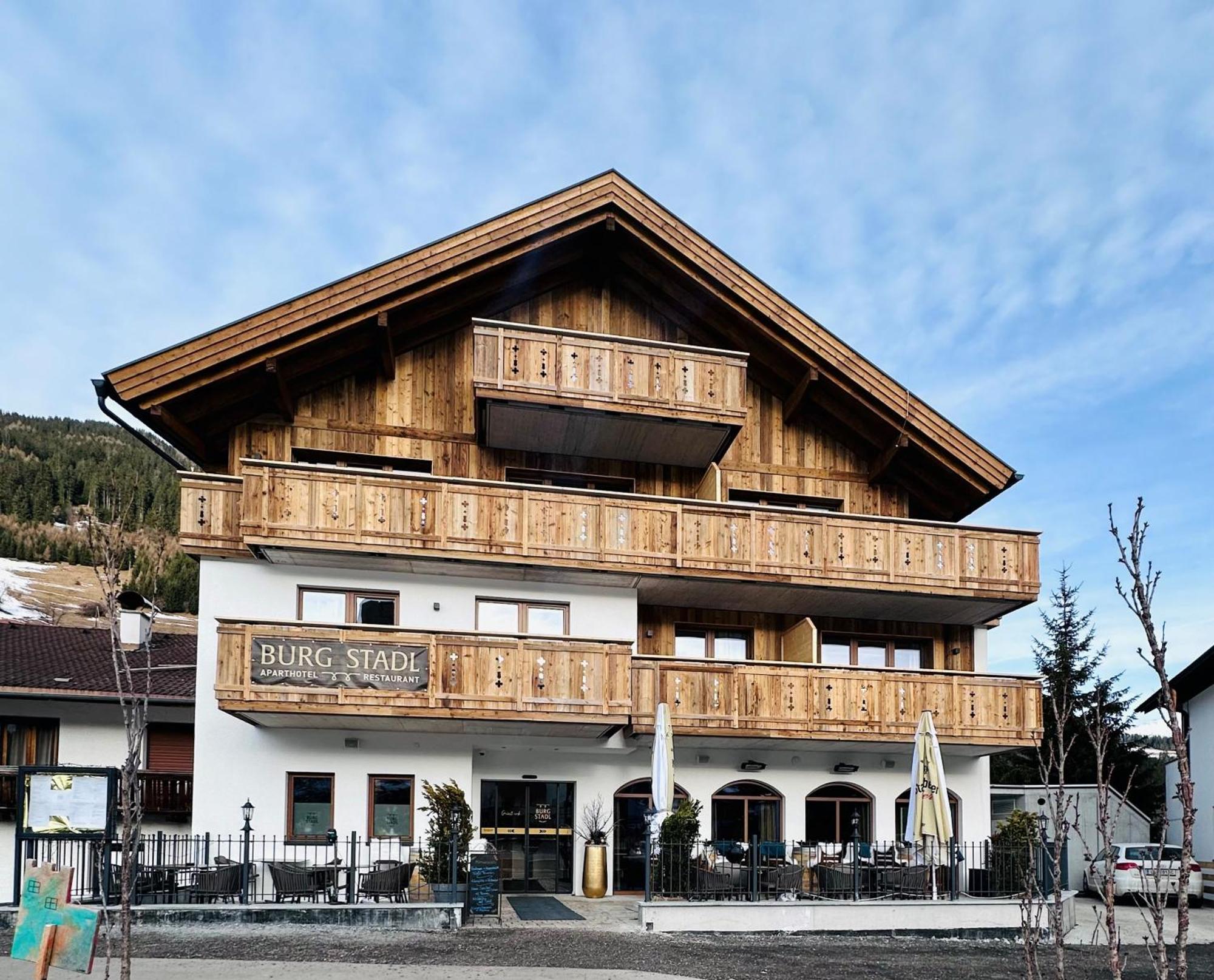 Burgstadl Aparthotel & Restaurant ลาดิส ภายนอก รูปภาพ